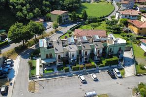 VILLA A SCHIERA A ROÈ VOLCIANO