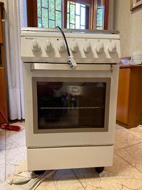 Cucina Tecnogas a gas con forno elettrico, bianca