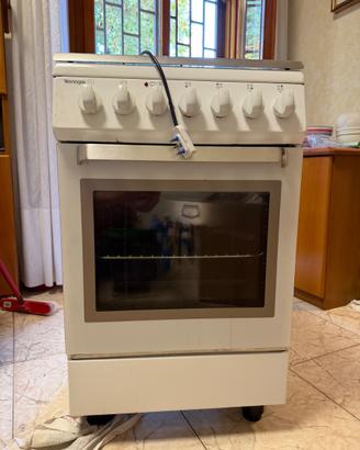 Cucina Tecnogas a gas con forno elettrico, bianca