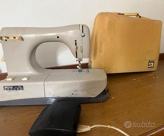 Macchina da cucire Necchi