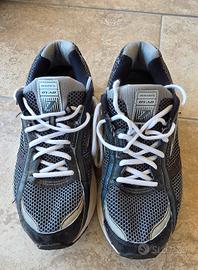 Brooks Dyad 7 Scarpe Running Uomo Nero Grigio