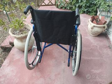 Sedia a rotelle pieghevole