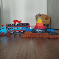 Pista/camion trasportatore 2 in 1 e Monster truks