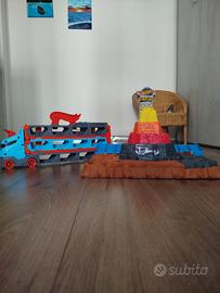 Pista/camion trasportatore 2 in 1 e Monster truks