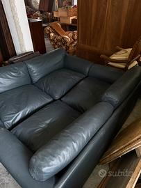 2 divani blu scuri in pelle
