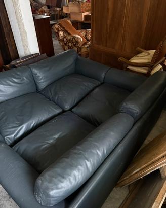 2 divani blu scuri in pelle