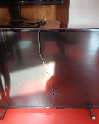 TV Philips 43 pollici con schermo non funzionante 