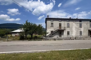 Casa indipendente di 150 m² con 4 locali e box aut