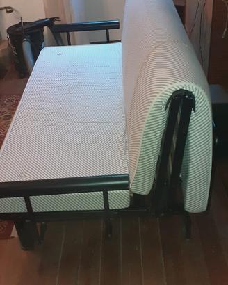 Divano letto.