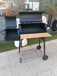 BARBECUE in stile  americano con affumicatore