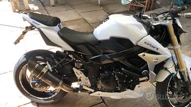 Suzuki GSR 750