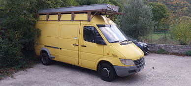 Furgone con tenda automatica