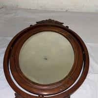 Specchio vintage antico ovale in legno intagliato