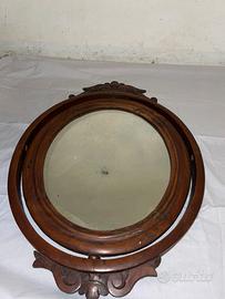 Specchio vintage antico ovale in legno intagliato