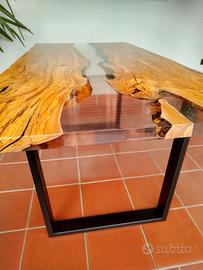 🌿 Tavoli in legno e resina su misura 