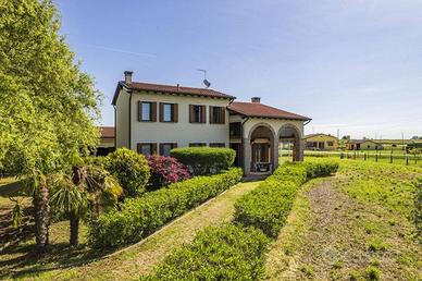 Villa di 147 m² con 5 locali e box auto a Codevigo