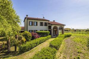 Villa di 147 m² con 5 locali e box auto a Codevigo
