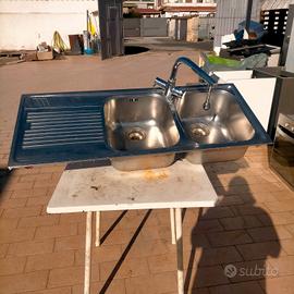 lavello in acciaio inox 