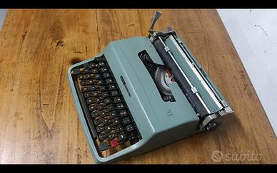 macchina da scrivere Olivetti Lettera 32