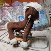 CAVALLO  A  DONDOLO  IN PELUCHE
