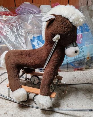 CAVALLO  A  DONDOLO  IN PELUCHE