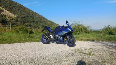 Yamaha R3 - quickshifter