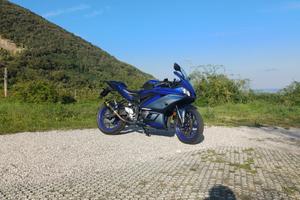 Yamaha R3 - quickshifter