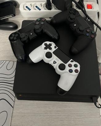 Ps4 con tre controller