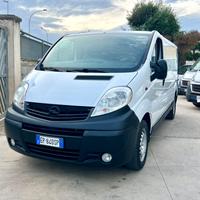 Opel Vivaro 2.0 tdci 120cv 6 marce 3 posti perfett