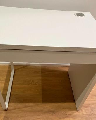Scrivania bianca IKEA MICKE