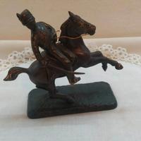 Statua di militare a cavallo 