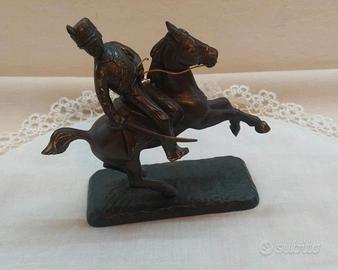 Statua di militare a cavallo 