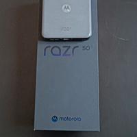 Cellulare modello Motorola Razr 50 