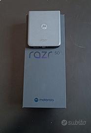 Cellulare modello Motorola Razr 50 