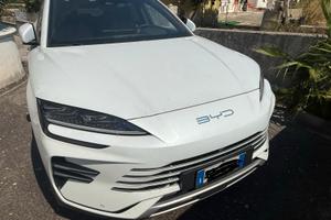 BYD Seal U DM-I Plug-in Hybrid - Pari al nuovo