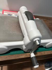Sizzix Big Shot Plus - Macchina Fustellatrice A4