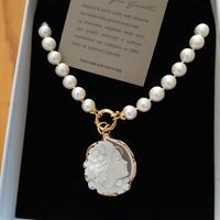 collana di perle con cammeo