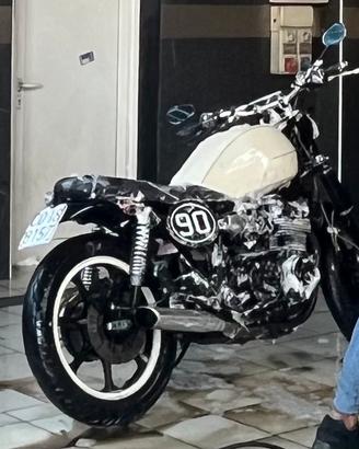 Kawasaki gpz 750 custom