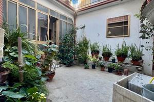 CASA INDIPENDENTE SU DUE LIVELLI CON CORTILE