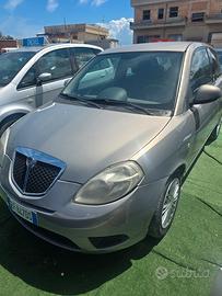 Lancia y anno 2011 euro 5