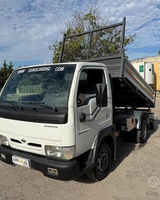 Nissan CABSTAR 3.000 RIBALTABILE TRILATERALE MT 3
