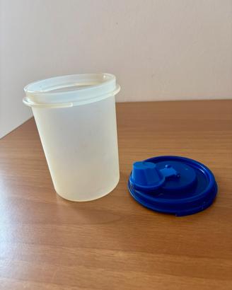 Contenitore Tupperware ermetico a beccuccio