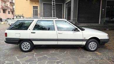 Renault R 21 Nevada 1.7 GTS + gancio traino