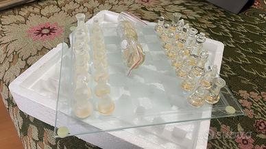 Scacchi e dama in vetro