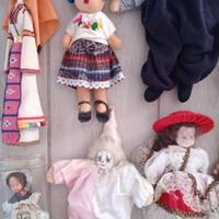 bambole varie vintage in ceramica , stoffa , etc