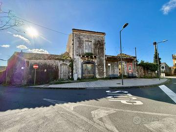 Rustico / Casale di 270 m² con 5 locali a Aci Bona