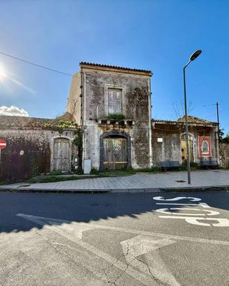 Rustico / Casale di 270 m² con 5 locali a Aci Bona