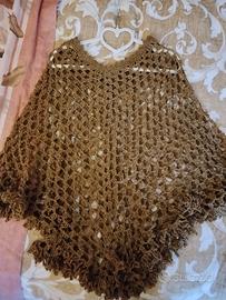 Poncho all'uncinetto 