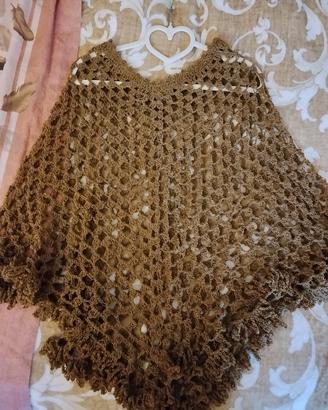 Poncho all'uncinetto 
