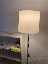 Lampada da terra piantana nera e bianca